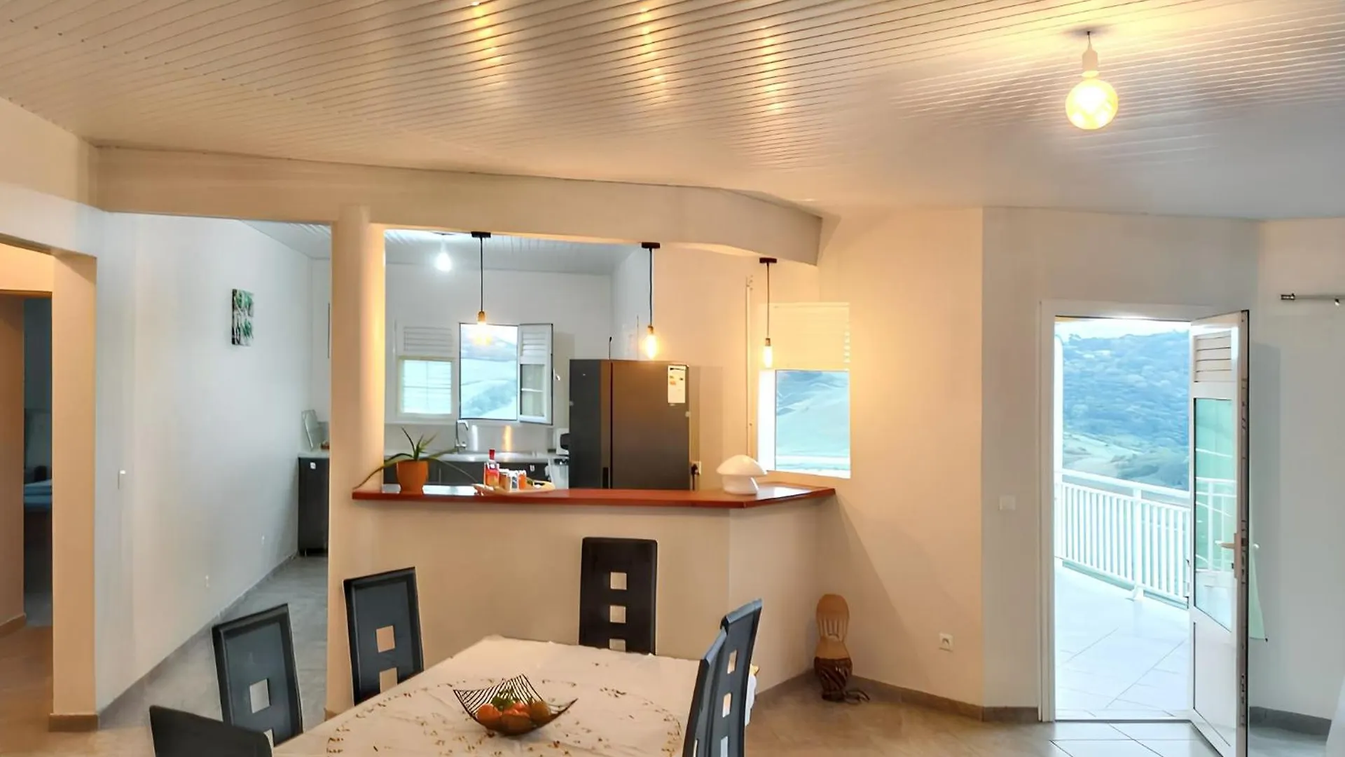 Appartement Spacieux Avec Vue Montagne A Le Marin 82 M²