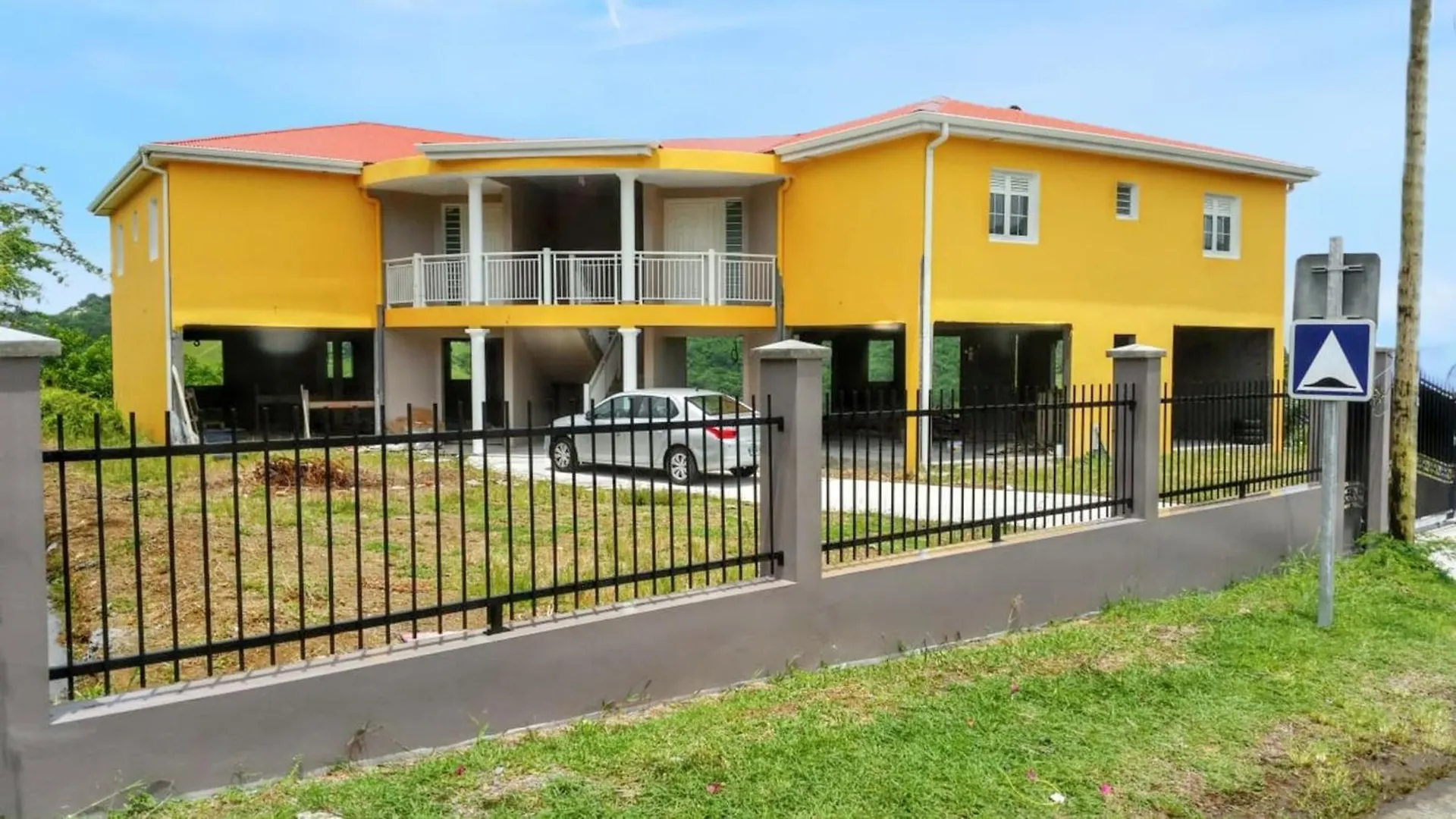 Appartement Spacieux Avec Vue Montagne A Le Marin 82 M² 0*,