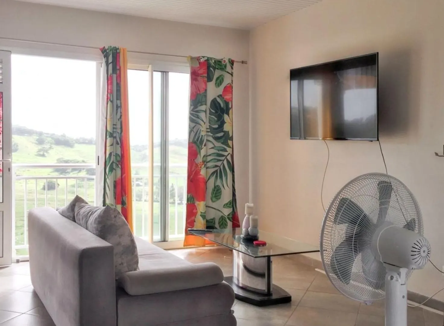 Appartement Spacieux Avec Vue Montagne A Le Marin 82 M² 0*,  Martinique